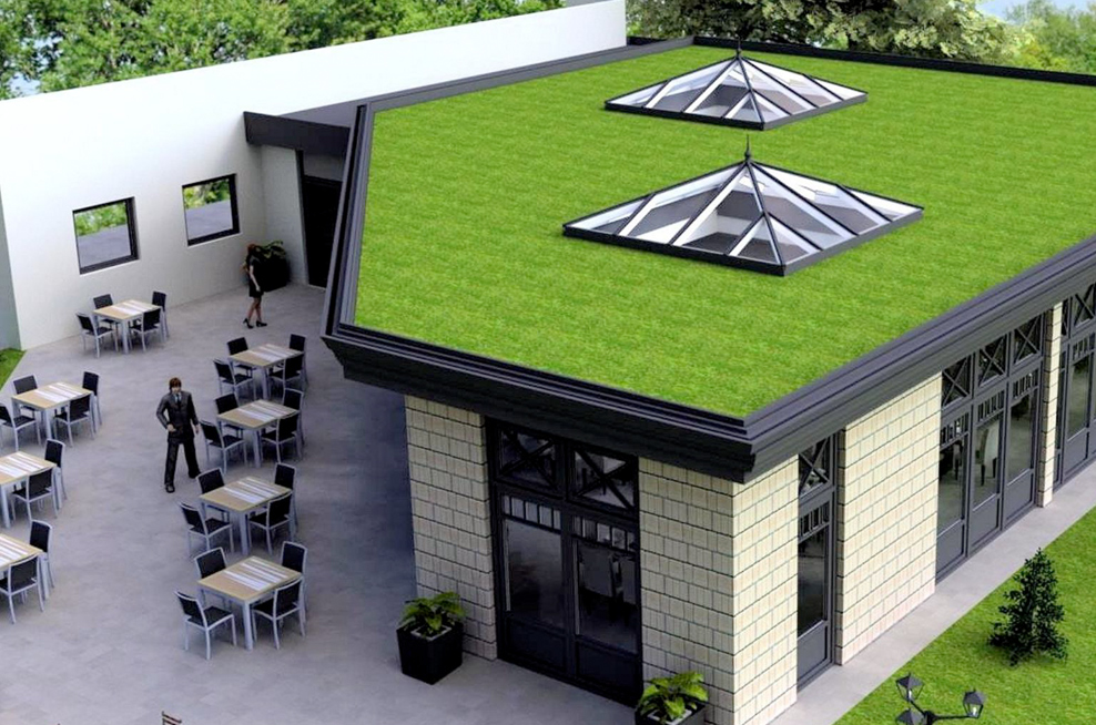 Ein modernes Gebäude mit begrüntem Dach, Oberlichtern und einer Terrasse mit Tischen und Stühlen – ein idealer Veranstaltungsort oder eine ideale Hochzeitslocation für Ihre nächste private Feier.